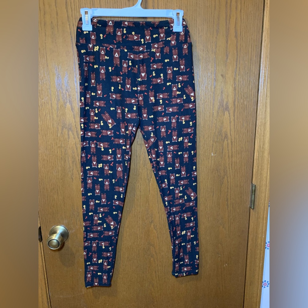 NWOT- LuLaRoe One Size Black Bear & Bow Print Leggings